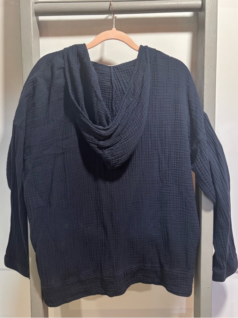 J.Jill Med Deep Navy Gauze V-Neck Hoodie, fall, athleisure, cabin core, normcore - Picture 7 of 11